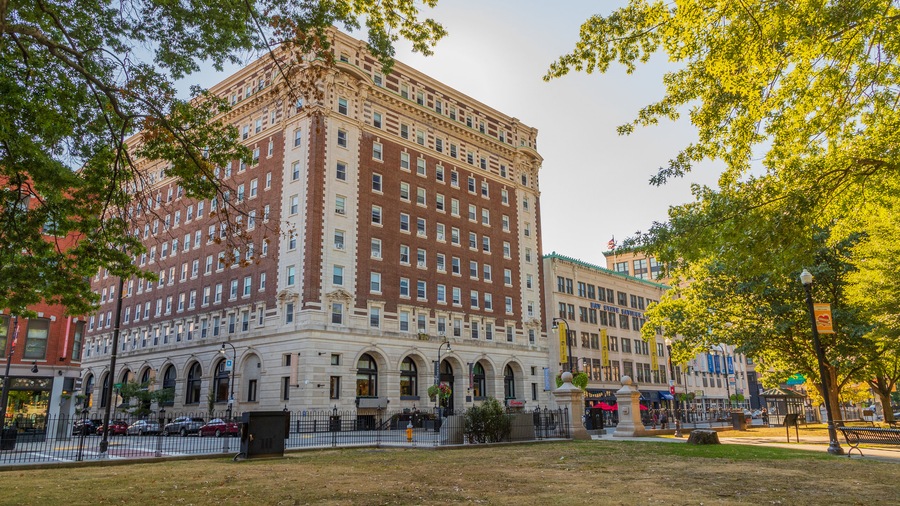 Worcester Central Business District showing heritage architecture and a city