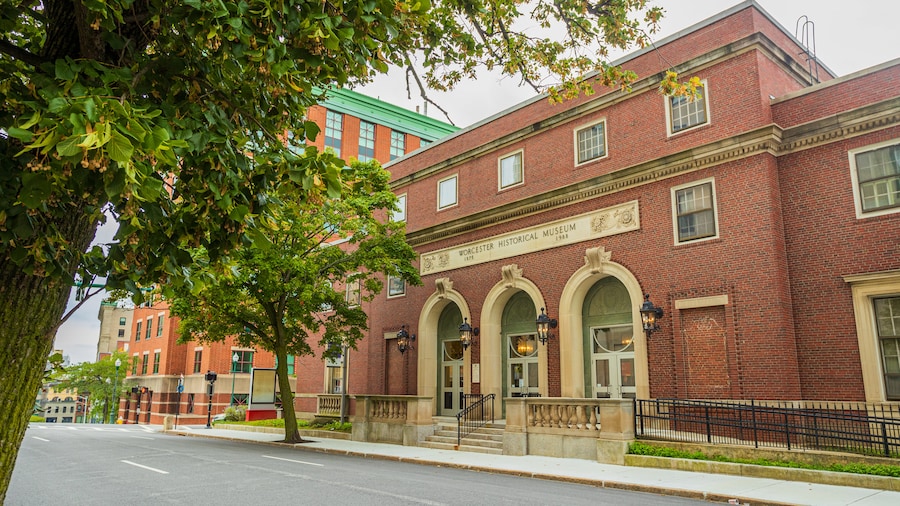 Worcester Historical Museum showing heritage elements