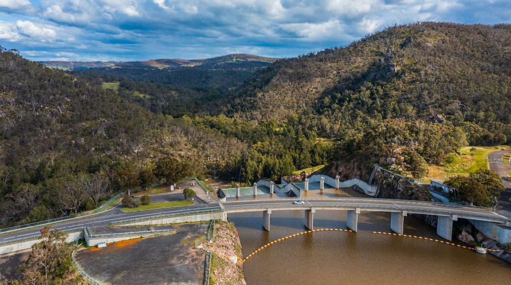 Lake Lyell showing tranquil scenes, a lake or waterhole and a river or creek