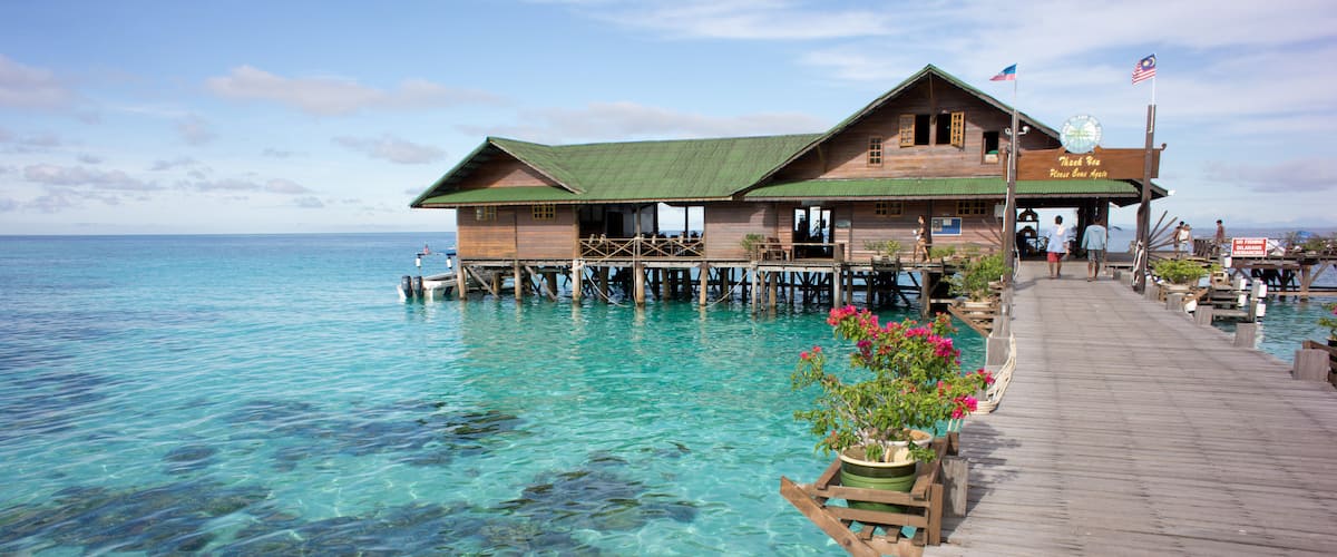 Kota Kinabalu featuring tropical scenes and general coastal views