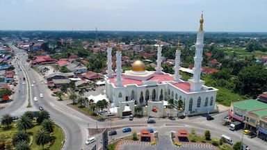 Kota Bharu featuring landscape views and heritage architecture