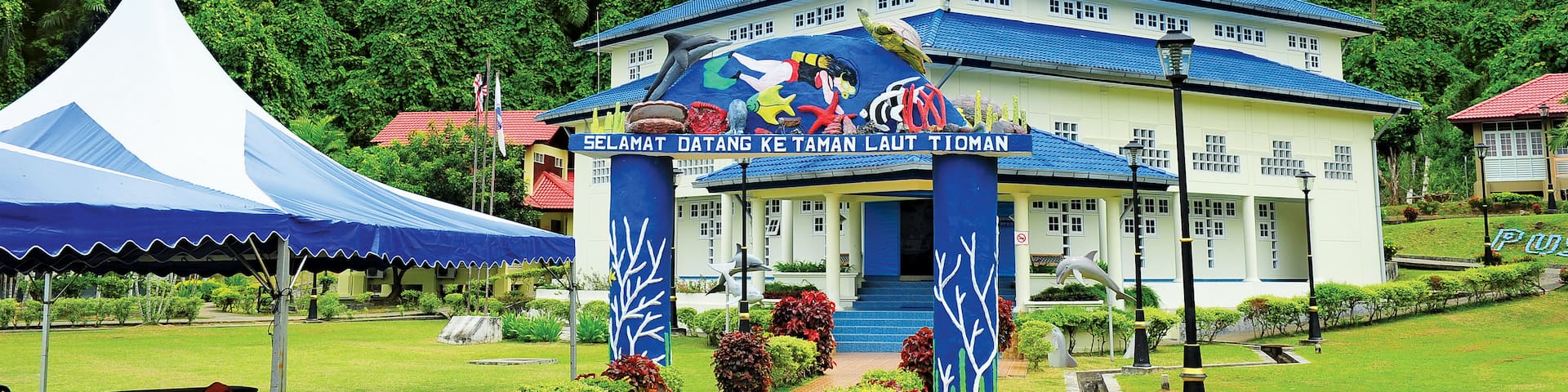 Tioman Island which includes signage and a park
