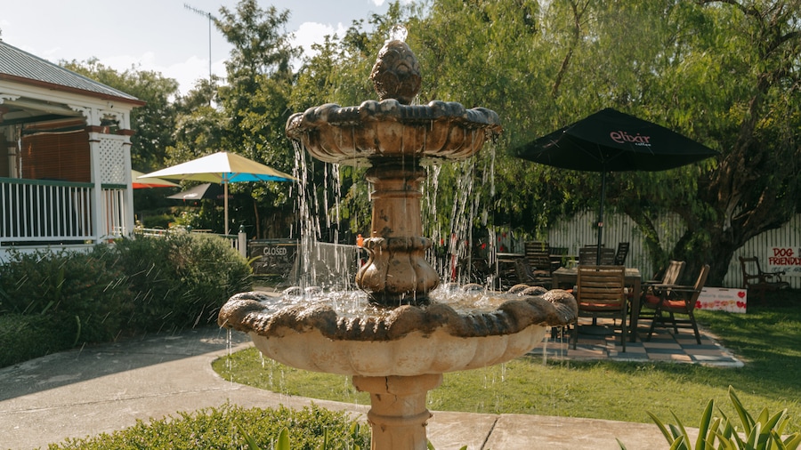Esk showing a fountain and a park