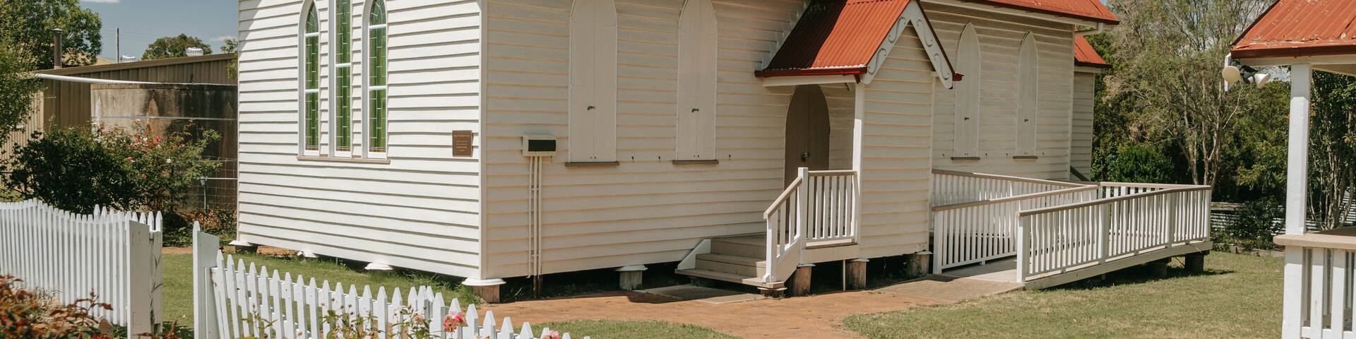 Ringsfield House and Museum showing a church or cathedral