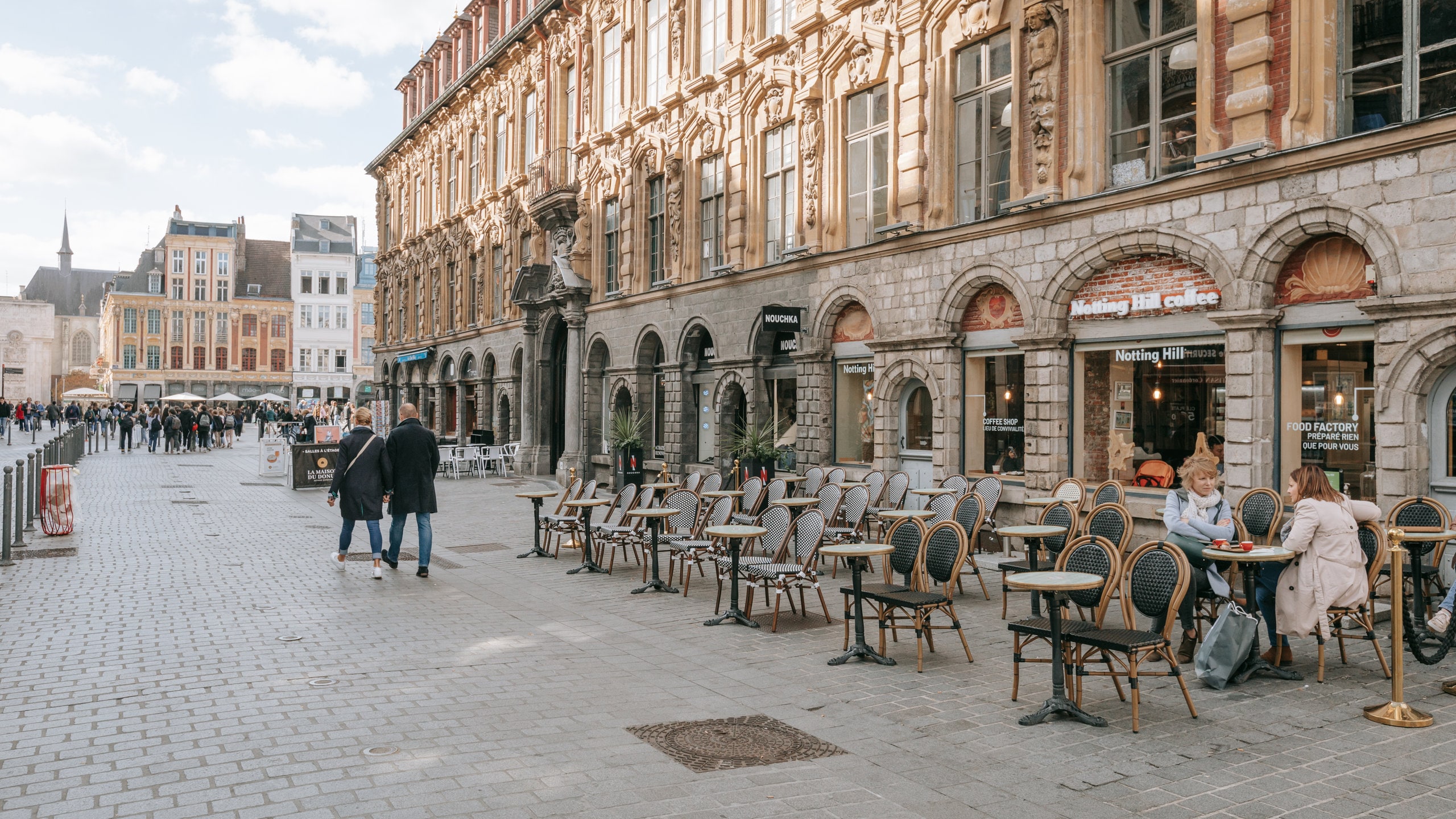 Lille Grand Square which includes a city, heritage architecture and street scenes