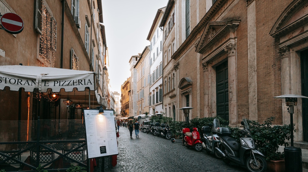 Parione featuring street scenes and signage