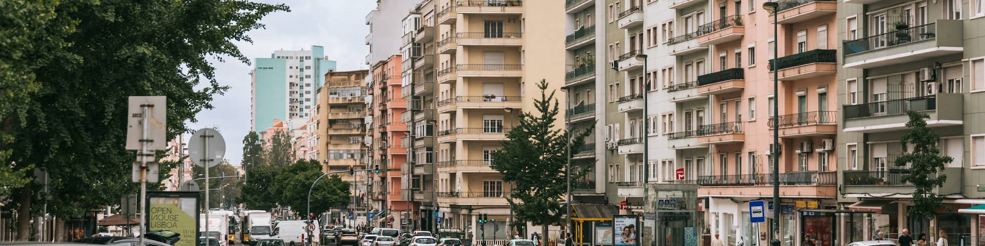 Areeiro featuring a city
