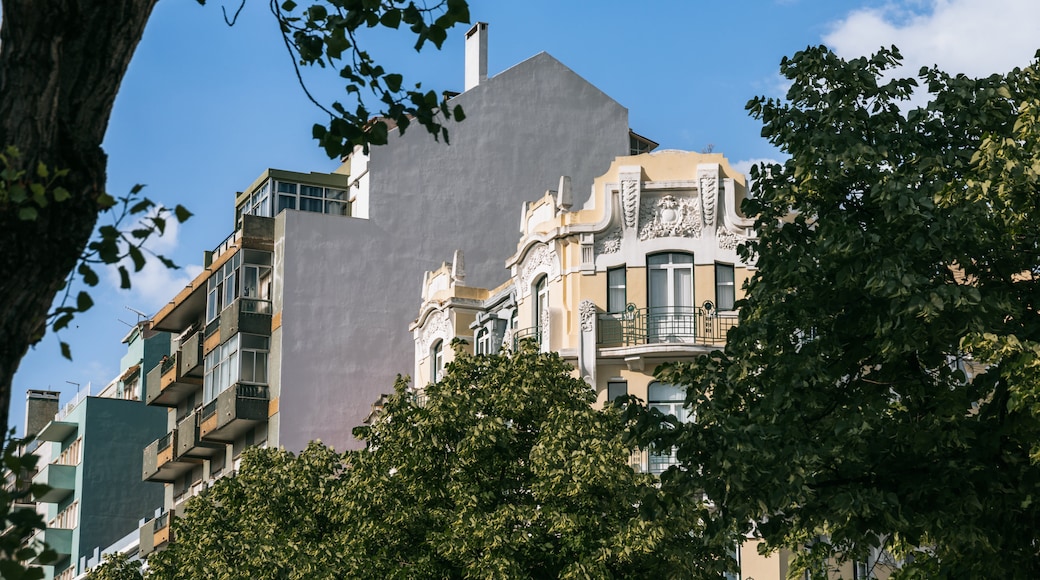 Arroios which includes heritage elements