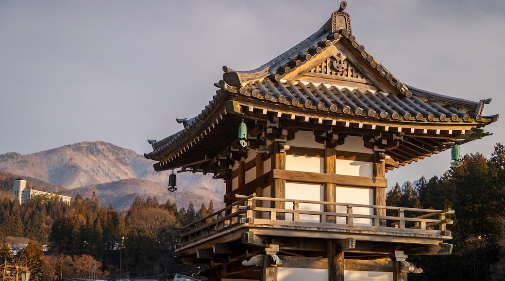 山内