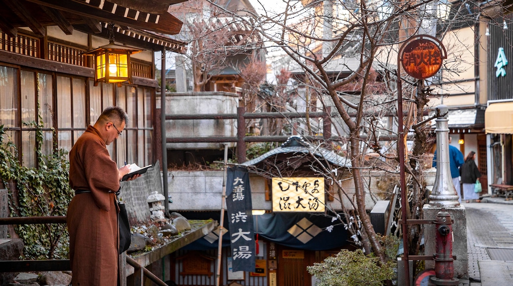 山内