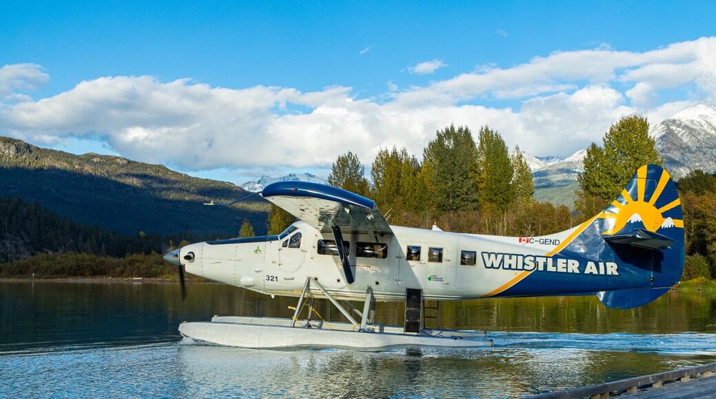 Green Lake showing aircraft and a lake or waterhole