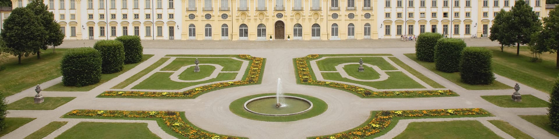New Palace Schleissheim which includes a park, a castle and heritage architecture