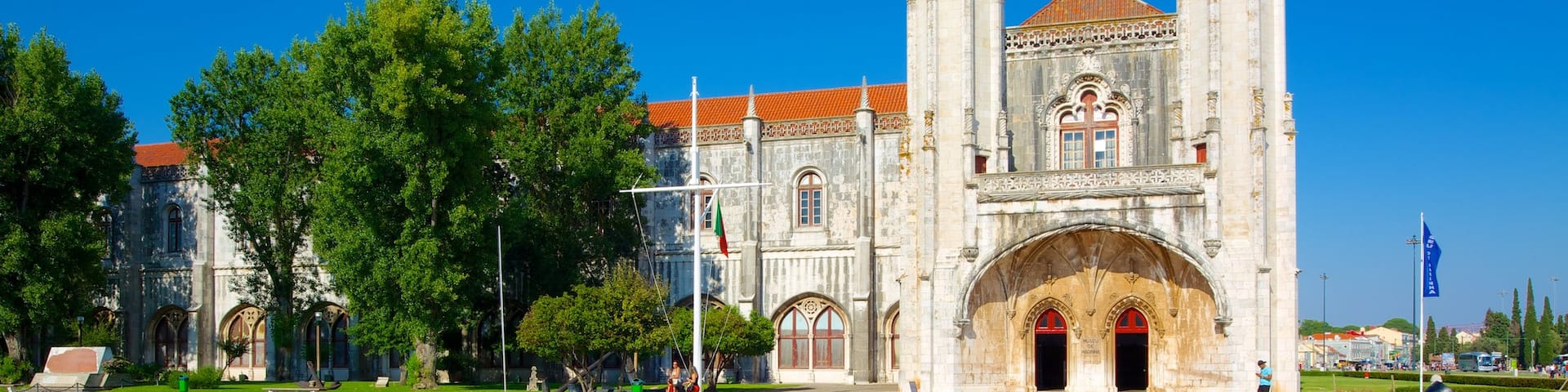 Maritime Museum which includes heritage architecture and a church or cathedral