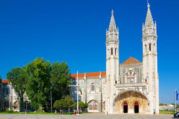 Musée Maritime qui includes patrimoine architectural et église ou cathédrale