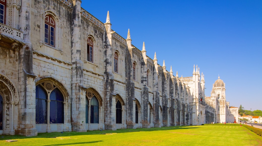 Museu Marinho mostrando uma igreja ou catedral e arquitetura de patrimônio