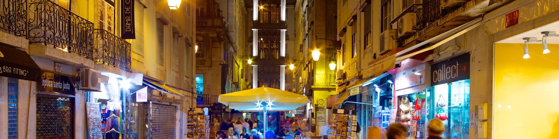 Santa Justa Elevator showing outdoor eating, night scenes and nightlife