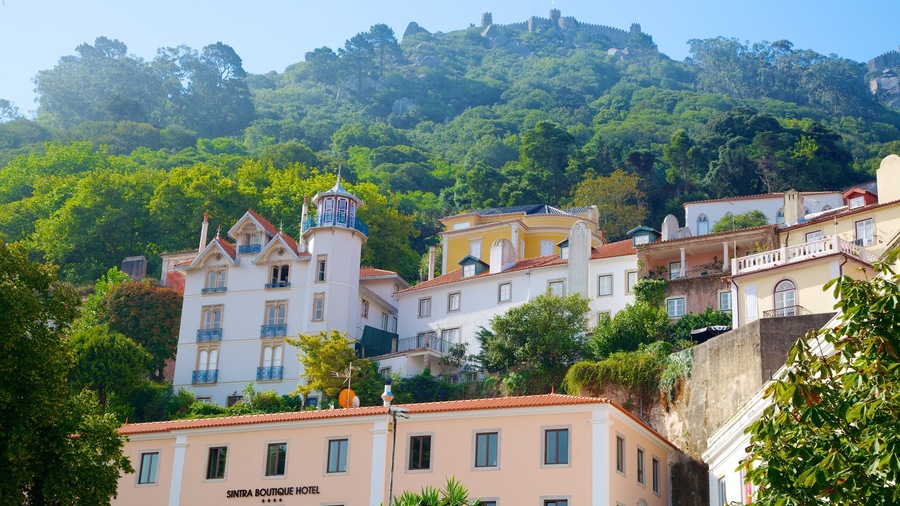 Sintra showing a house