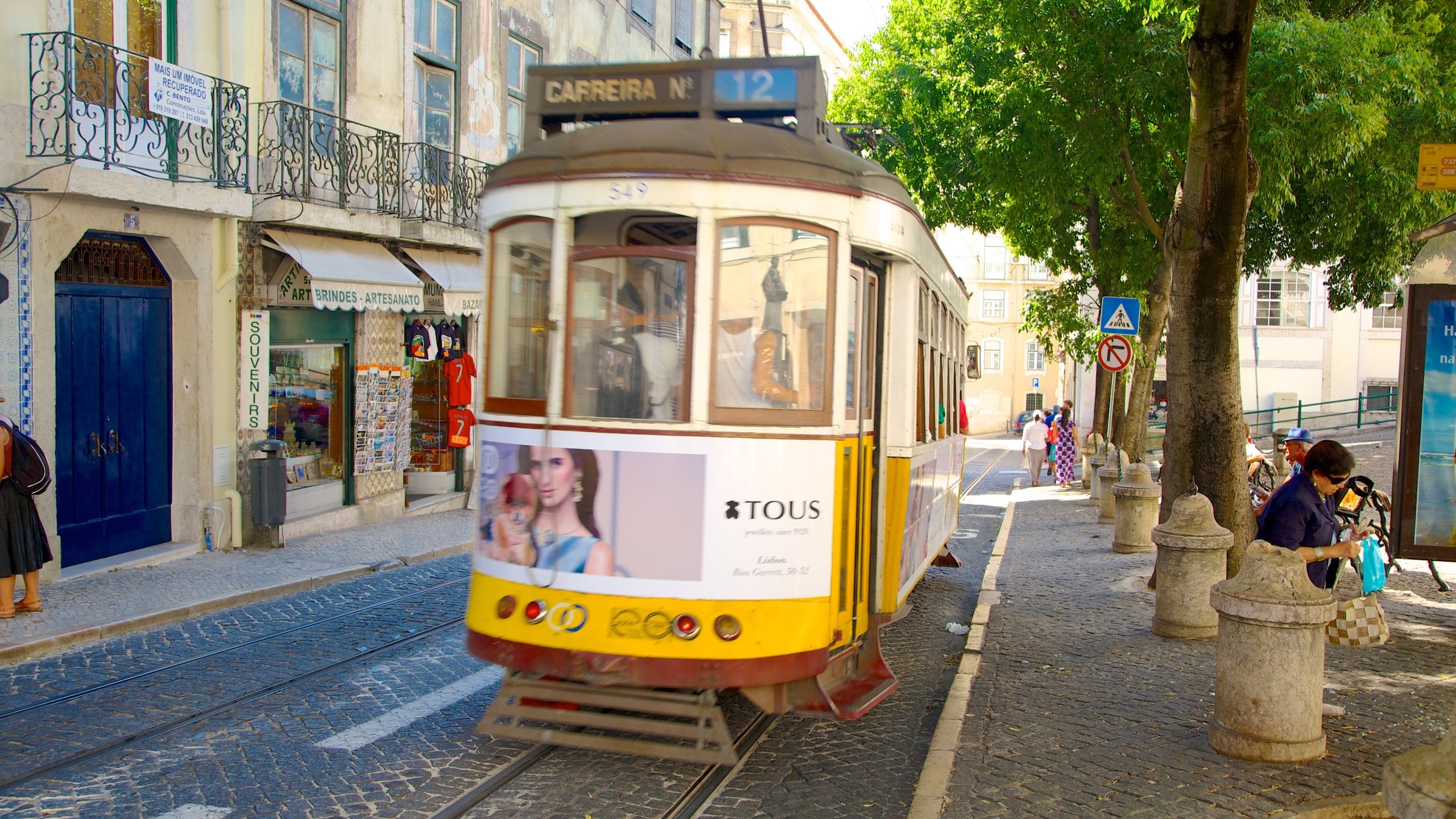 Sintra que incluye una ciudad y artículos de ferrocarril
