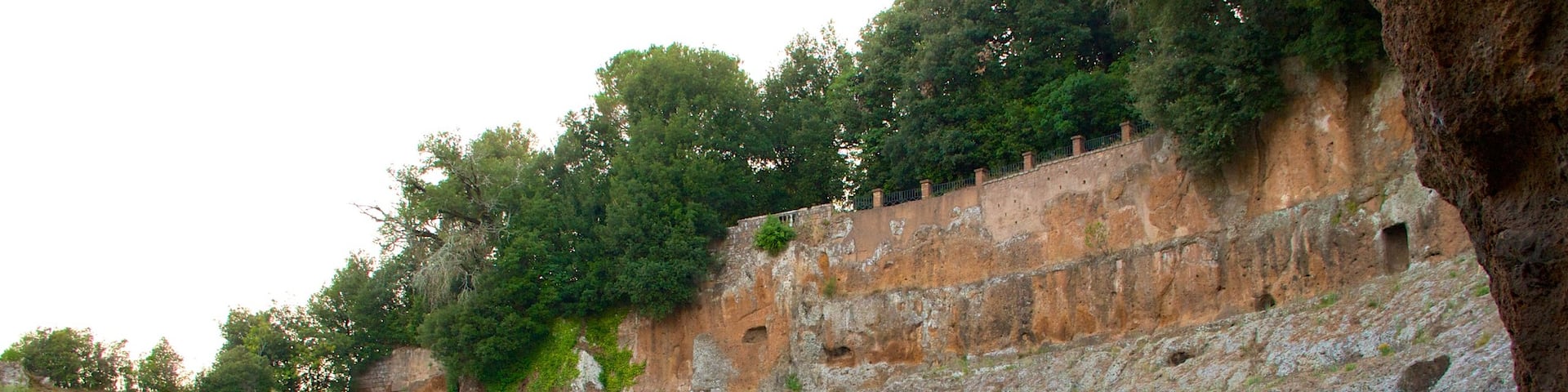 Sutri which includes building ruins