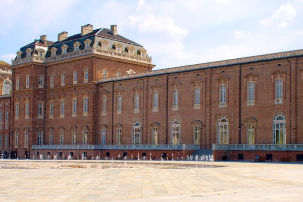 Turin das einen historische Architektur, Palast oder Schloss und Platz oder Plaza