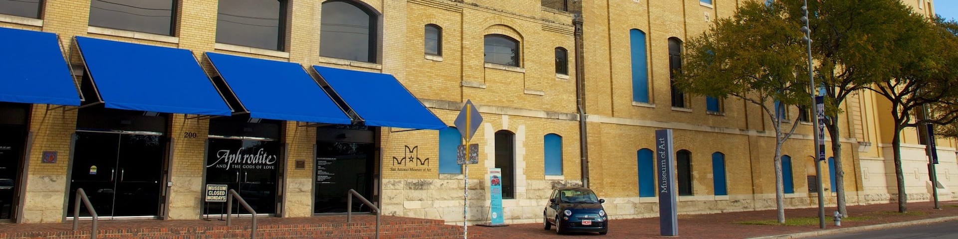 San Antonio Museum of Art which includes heritage architecture