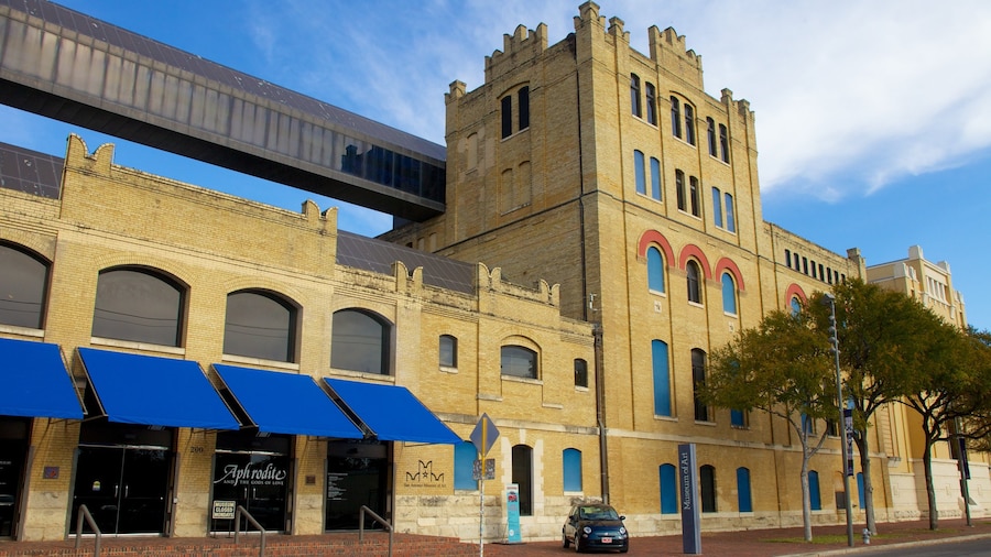 San Antonio Museum of Art che include architettura d\'epoca