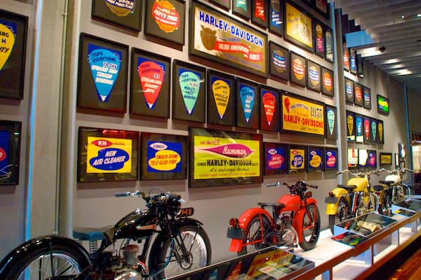 Musée Harley-Davidson qui includes vues intérieures