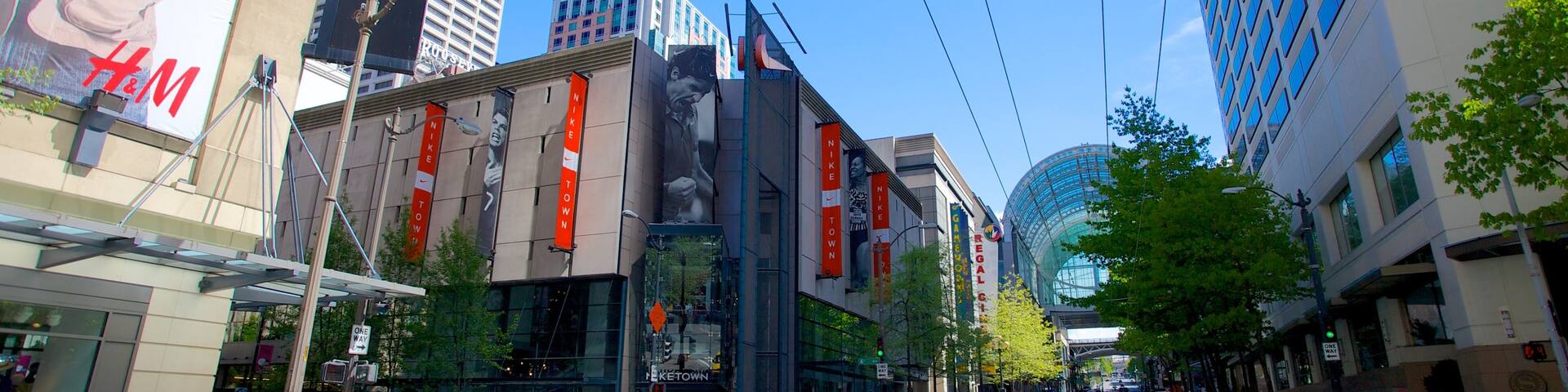 Washington State Convention Center which includes cbd, street scenes and modern architecture