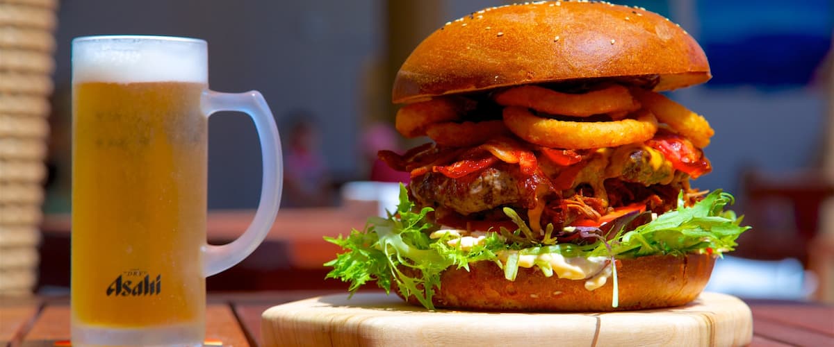 Gold Coast showing food, drinks or beverages and outdoor eating