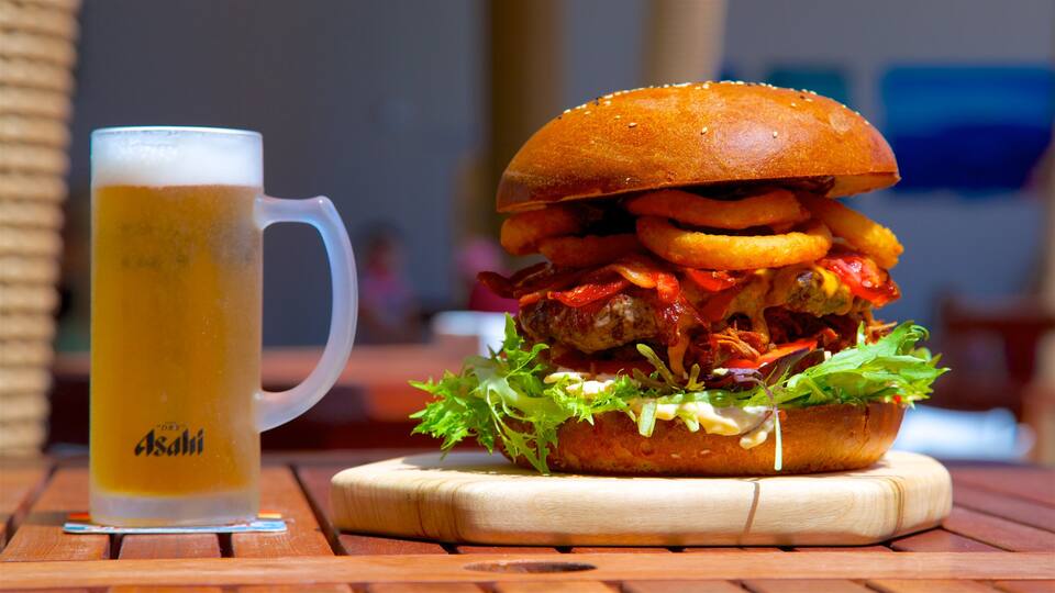Gold Coast showing food, outdoor eating and drinks or beverages