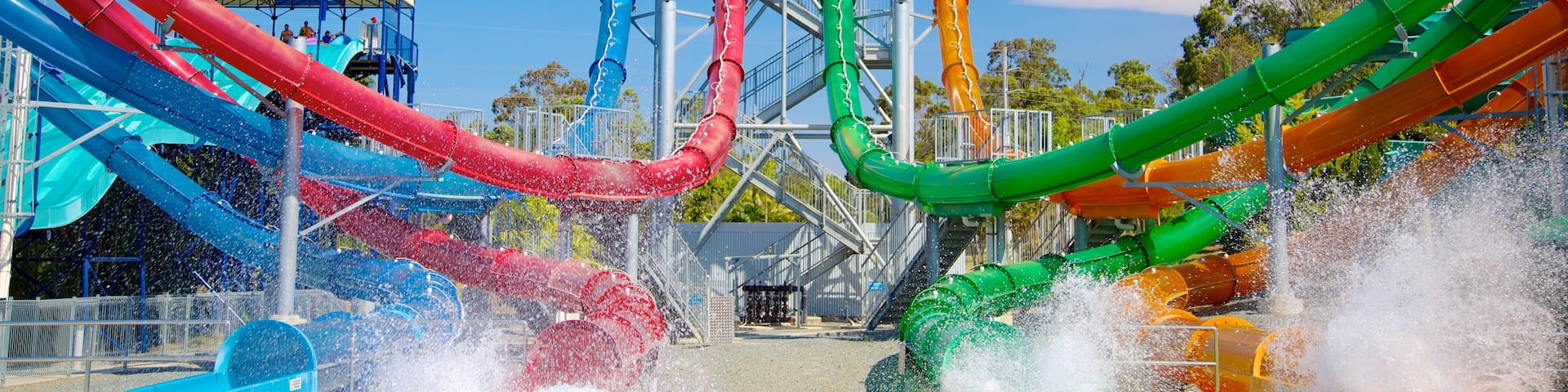 Wet\'n\'Wild Water World which includes a water park