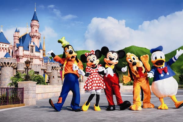 Hong Kong Disneyland featuring performance art and rides