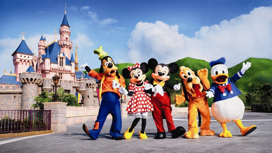 Công viên Disneyland® Hồng Kông có tính năng nghệ thuật biểu diễn và tàu lượn