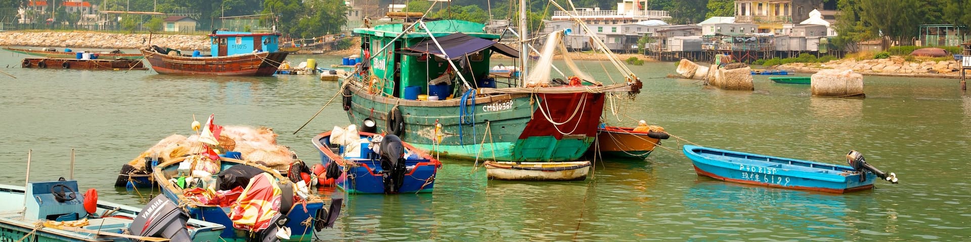 Tai O Fishing Village featuring a bay or harbour, mountains and boating