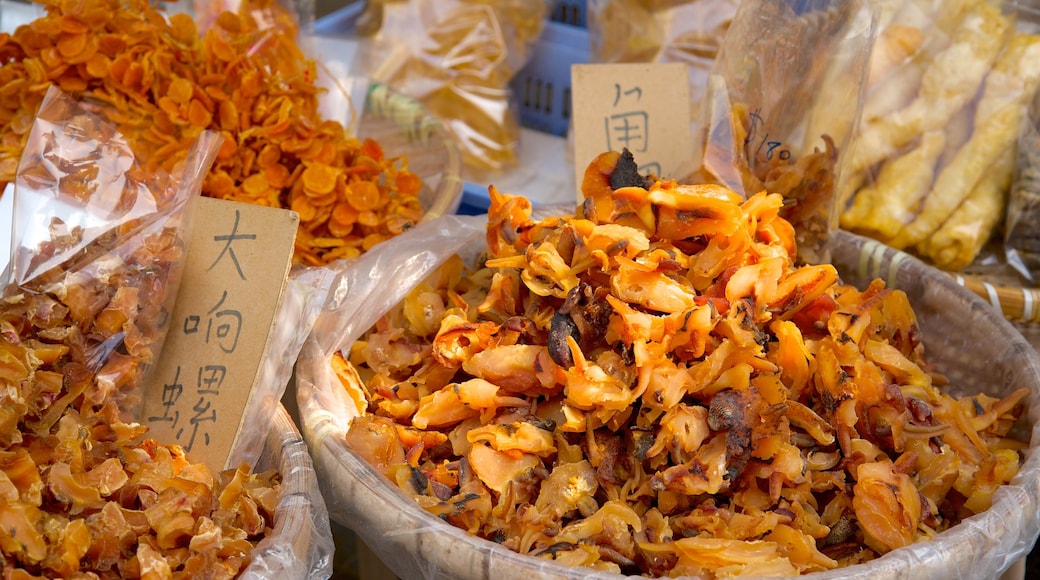 Tai O Fishing Village which includes food and markets