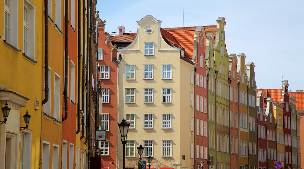 Old Town Gdańsk showing heritage elements and a city
