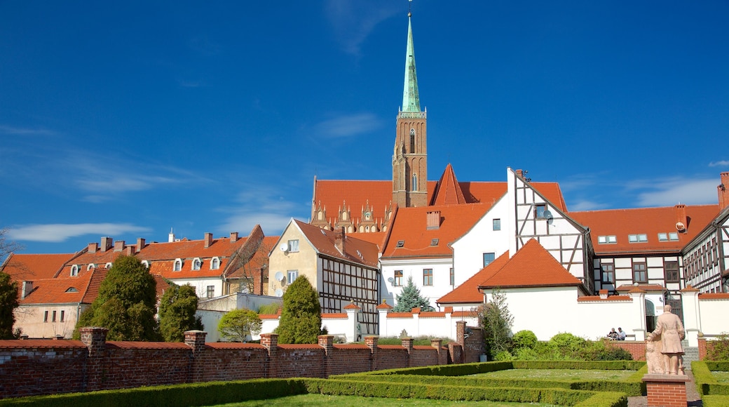 Ostrów Tumski which includes heritage architecture