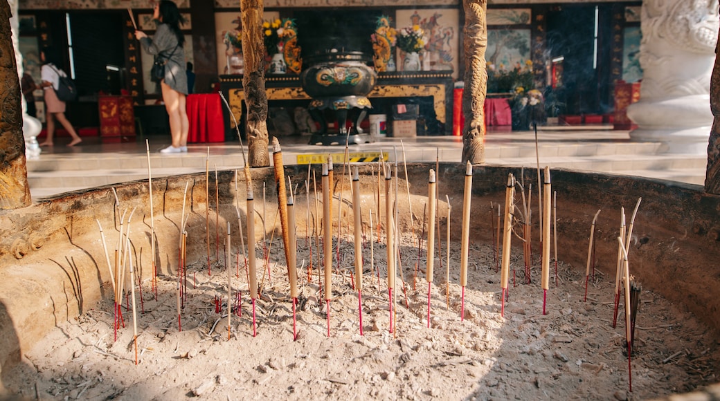 Thean Hou Temple featuring a temple or place of worship