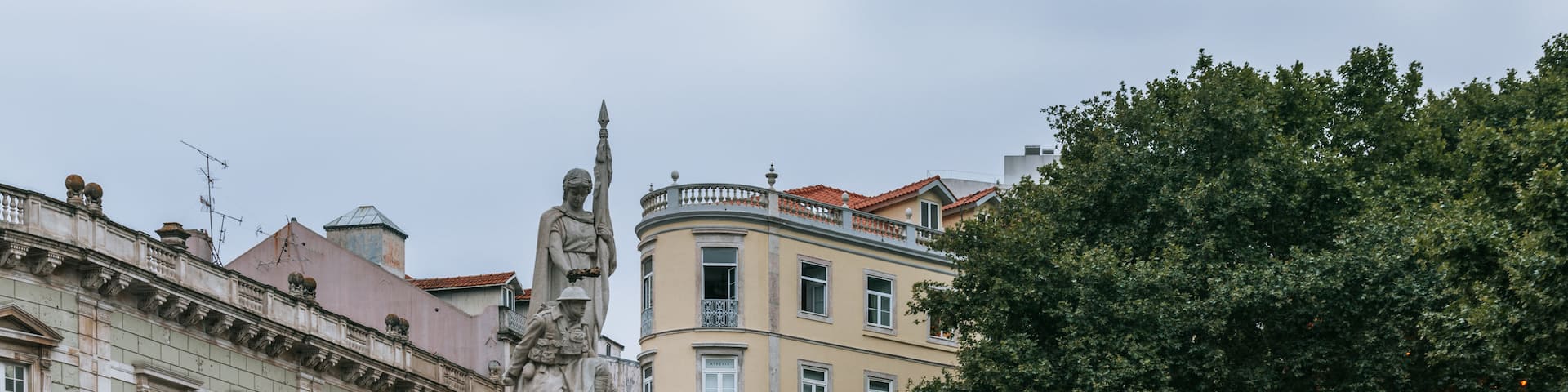 Avenida da Liberdade featuring a city and a statue or sculpture