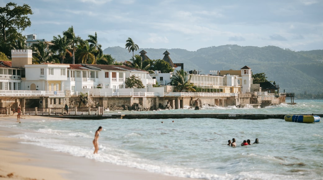Doctor's Cave Beach