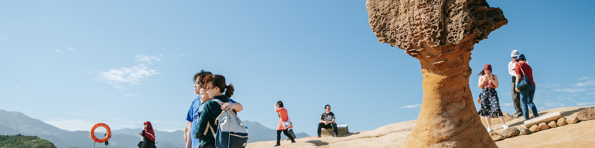 Queen\'s Head featuring tranquil scenes as well as a small group of people