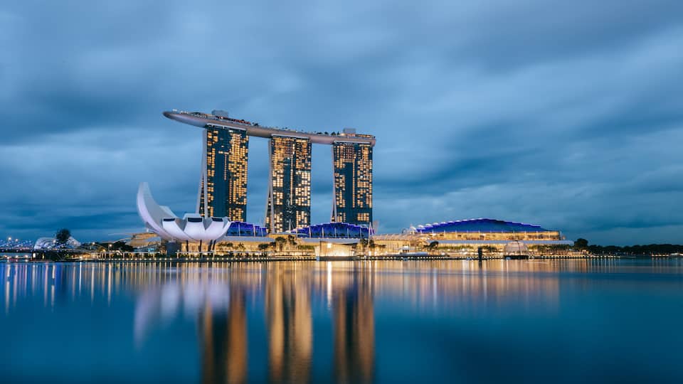 Marina Bay showing a skyscraper, a bay or harbor and modern architecture