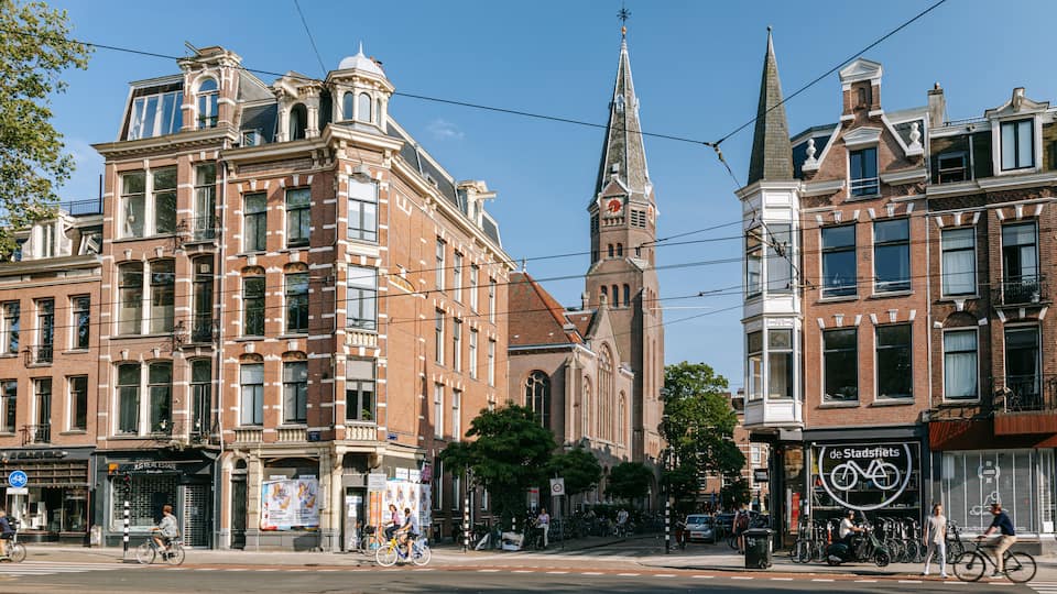 De Pijp featuring a city