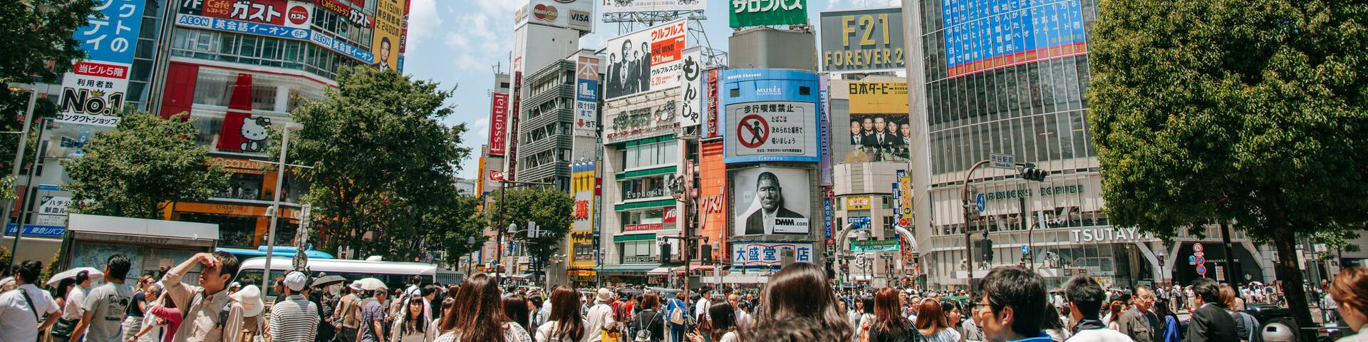 Shibuya showing a city and street scenes