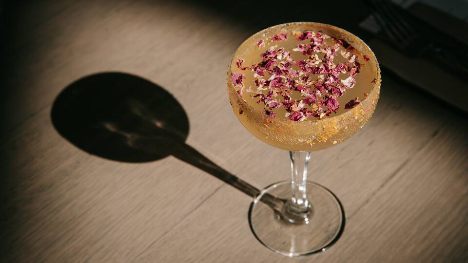 Trigg which includes a bar and drinks or beverages