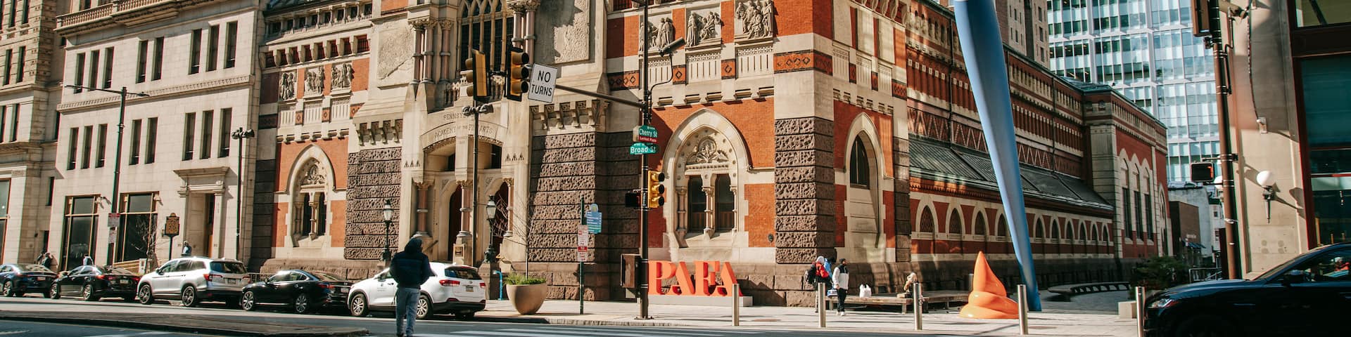 Center City showing heritage architecture, street scenes and a city