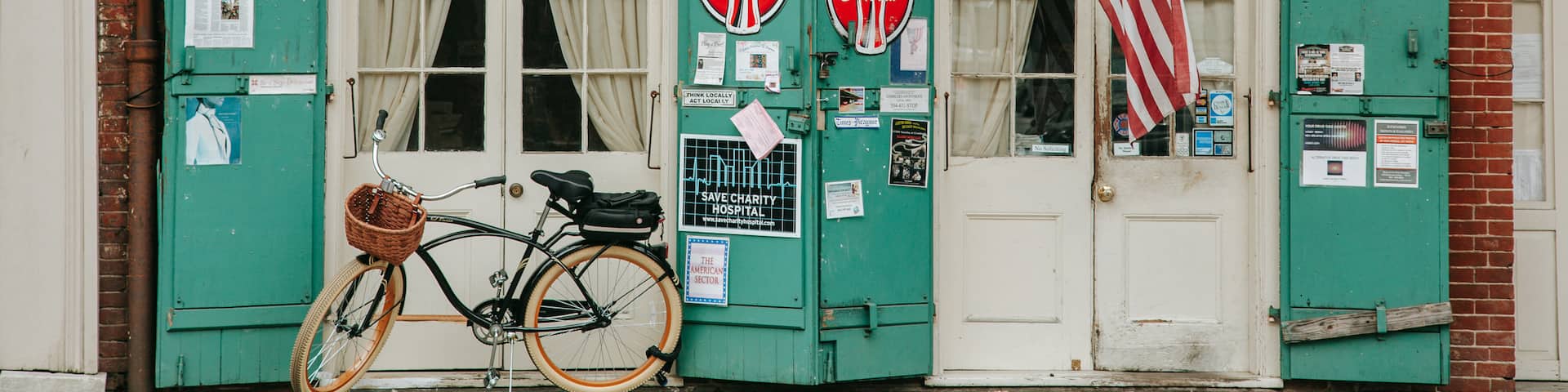 Arts/Warehouse District showing signage