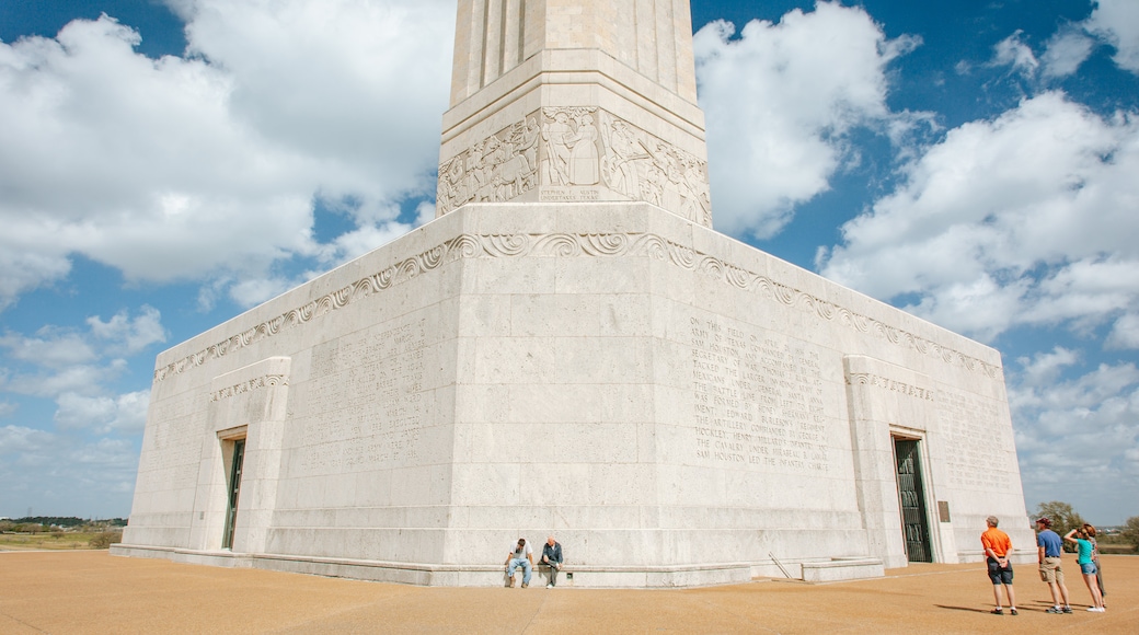 San Jacinto Monument featuring an administrative buidling, heritage architecture and a monument