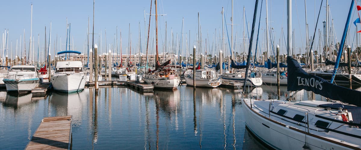 Kemah showing a bay or harbor