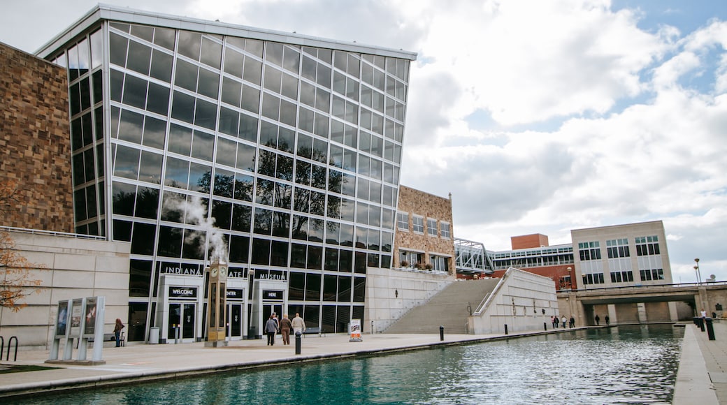 Indiana State Museum which includes a pond